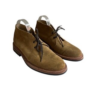 Rhodes 9.5 men’s Colton tan suede chukka boots